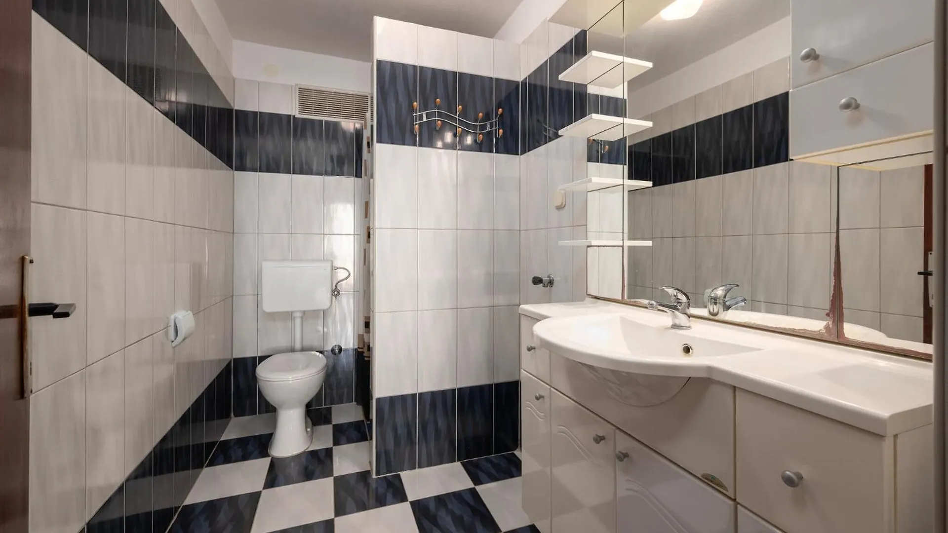 Nice Apartment In Liznjan With Kitchen Croatia
