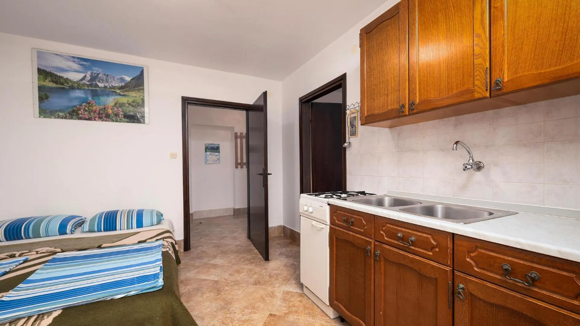 Nice Apartment In Liznjan With Kitchen